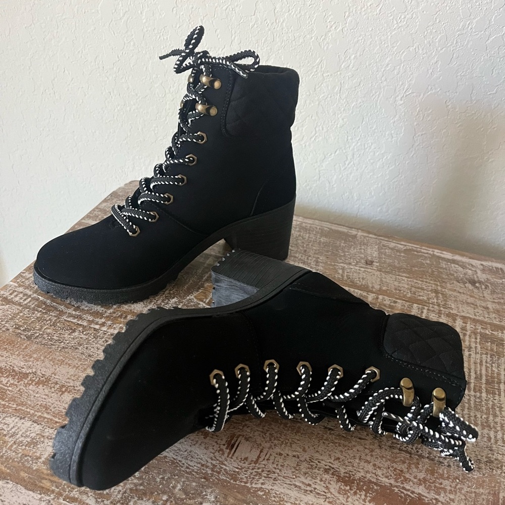 LULUS Lace Up Block Heeled Ankle Booties Size 6 NWOT